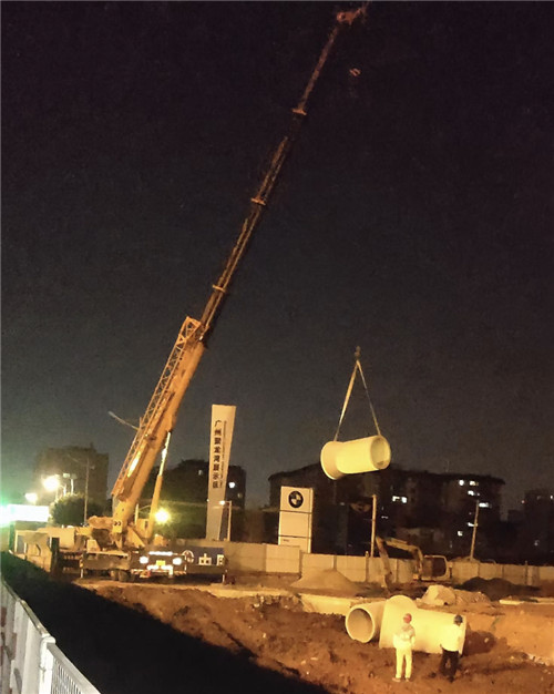 莱山区“弯臂矫正”—— 吊车的 “形变补偿” 技术