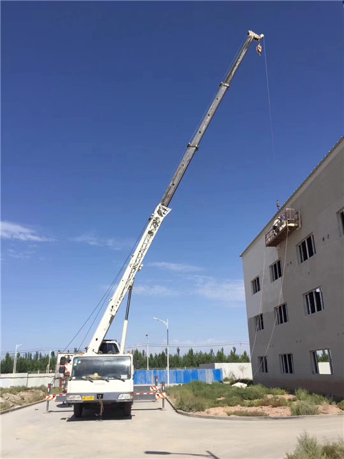 莱山区“轻装强干”—— 吊车的 “轻量化臂架” 技术